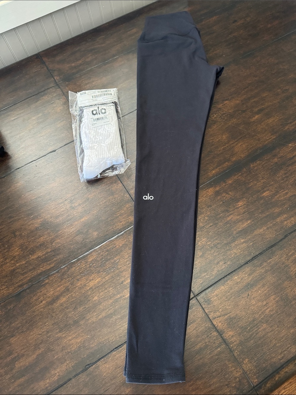 ALO Woman Black Leggings with Logo Like New 2 for price one!